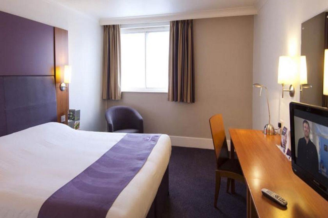 Premier Inn Pontypool Luaran gambar