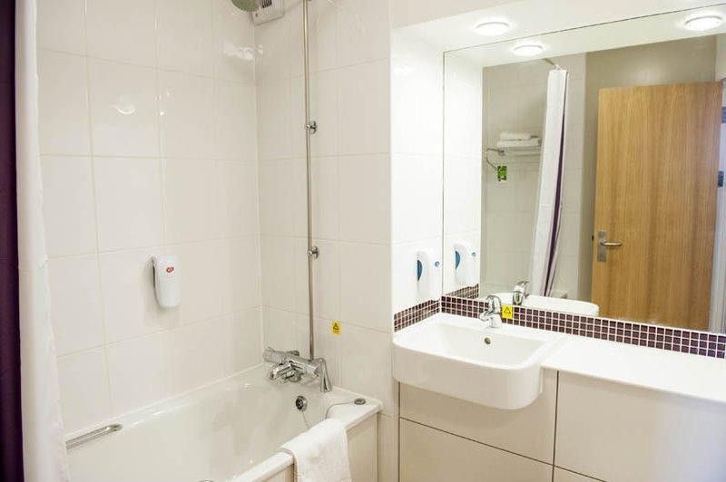Premier Inn Pontypool Luaran gambar