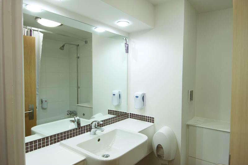 Premier Inn Pontypool Luaran gambar