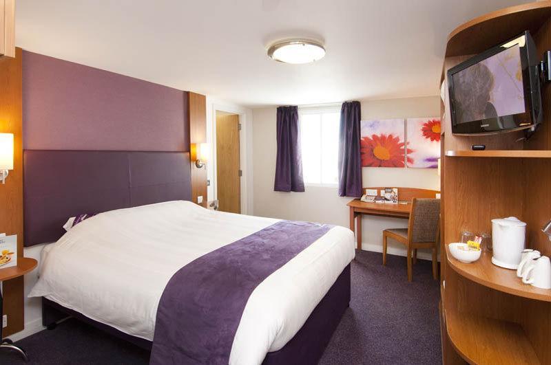 Premier Inn Pontypool Luaran gambar