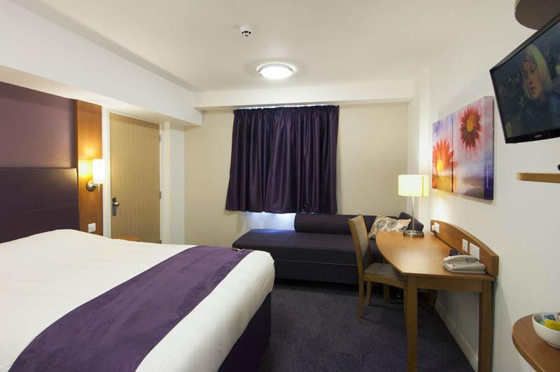 Premier Inn Pontypool Luaran gambar
